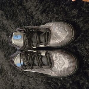 Nike Kyrie 8 Men's Size 16 | Black Mercury Gray & White